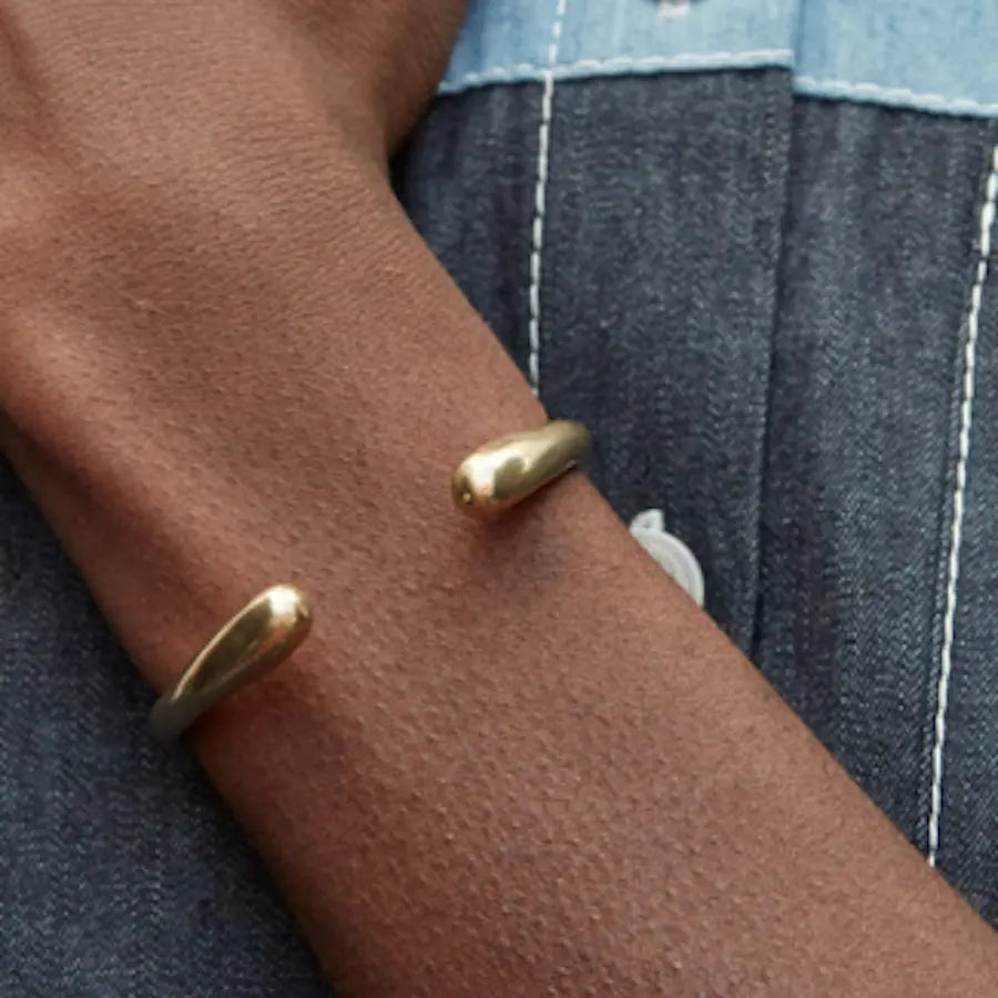 Delicate Dash Cuff DC-Powered by People