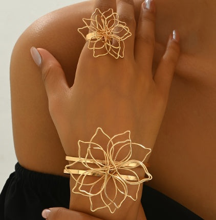 Lxalry Fashion Women's Jewelry Set, Elegant Geometric Lattice Flower Ring, Double-Layer Smooth Open Adjustable Bracelet With Inlaid Lattice Line Flower Bracelet, Suitable For Everyday, Wedding Party ferrersa