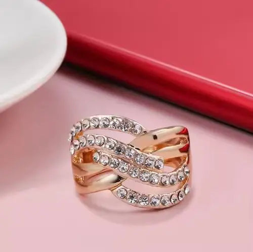 Luxury Women's Rose Gold Plated Teardrop Zircon Statement Ring Elegant Sparkling Crystal Jewelry for Party Trendy Style Gift ferrersa