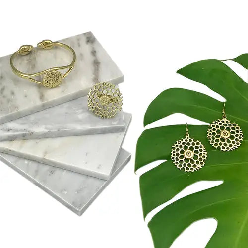 Bombshell Lotus Cuff ferrersa